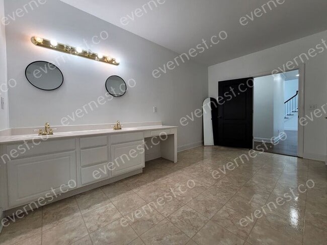 Building Photo - 398 Dunleven Manor Walk NE