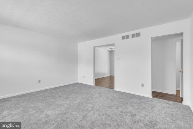 Building Photo - 651 Westphalia Ct