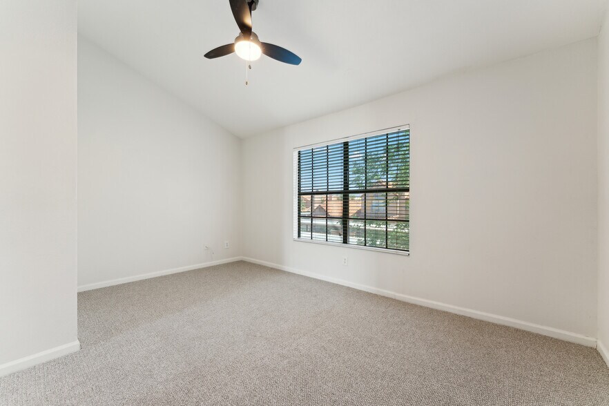 Building Photo - 4901 E Kelton Ln