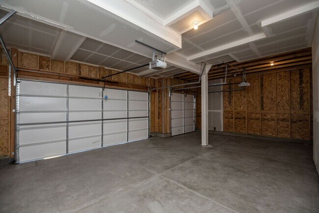 Building Photo - Spacious 4-Bedroom Home  + Office + Loft  with 3-Car Garage, Walk-Out Basement & Community Pool| ...