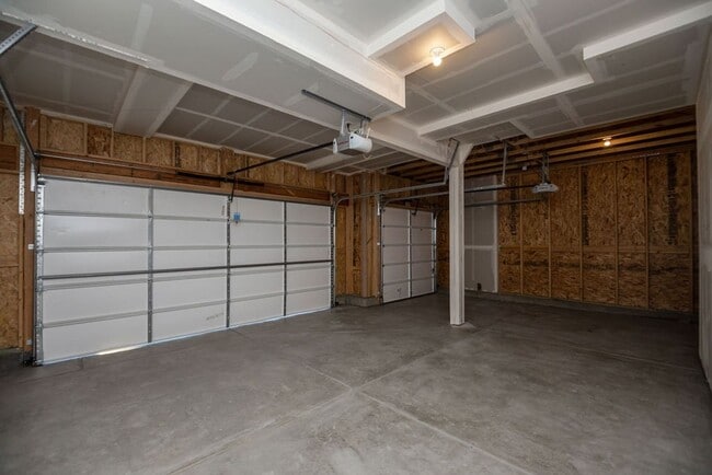 Building Photo - Spacious 4-Bedroom Home with 3-Car Garage & Walk-Out Basement | Prime Living Opportunity