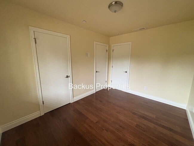 Building Photo - Stunning three bedroom home in picturesque...