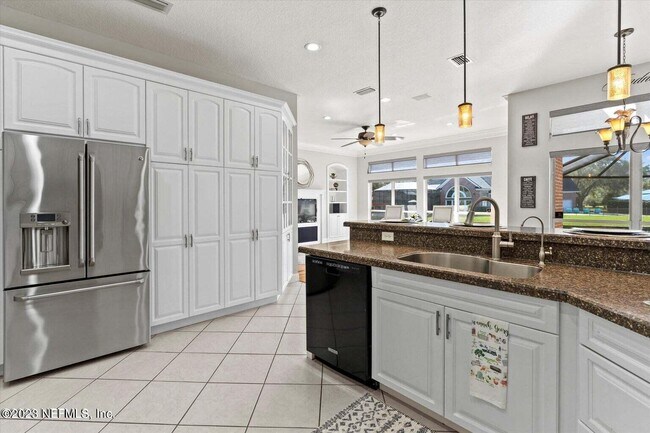 Building Photo - 3826 Reedpond Dr N