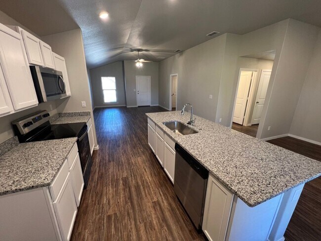 Building Photo - Rare 3 Bedroom In Frenship ISD!