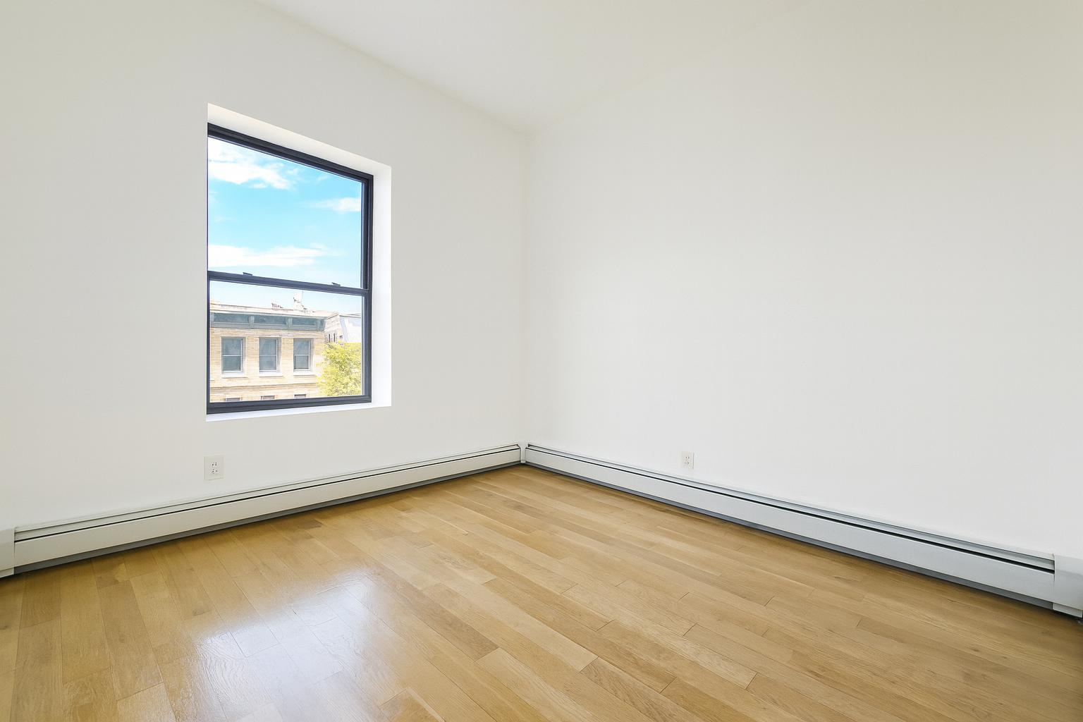 Building Photo - 44 MacDonough St