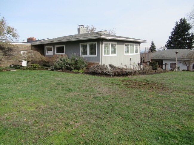 Building Photo - Mid-Century Four Bedroom in Candalaria