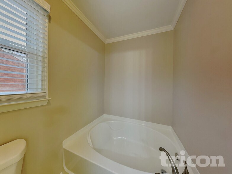 Building Photo - 6013 Rittenhouse Rd