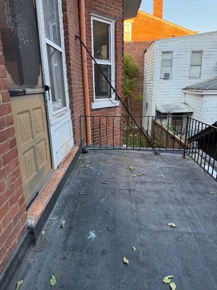 Building Photo - 329 Taylor Ave