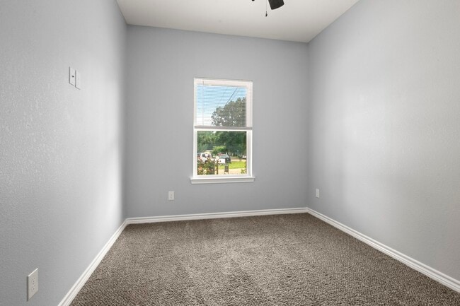 Building Photo - 16670 Meadowcroft St