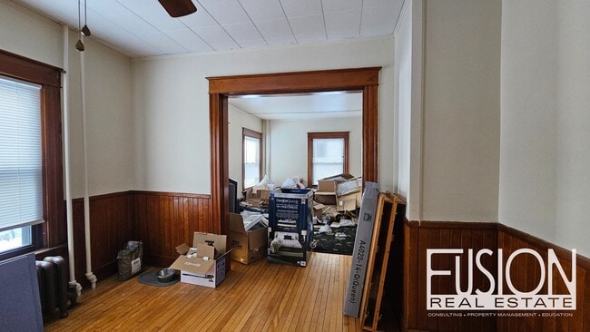 Building Photo - ONE Private Room with ALL Utilities Included in Prime Burlington Location