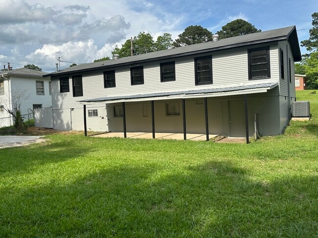 Building Photo - 1427 48th Ave
