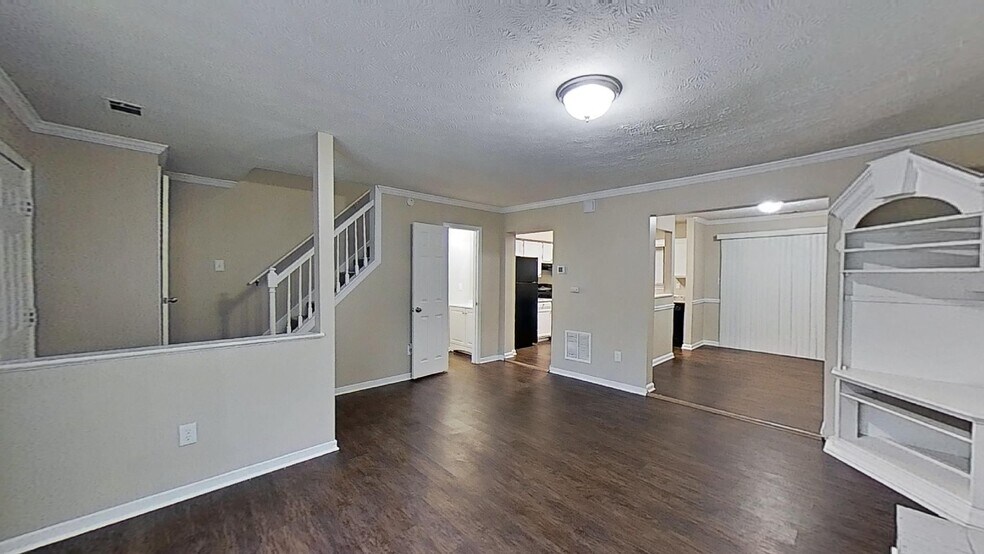 Building Photo - 717 Redland Dr