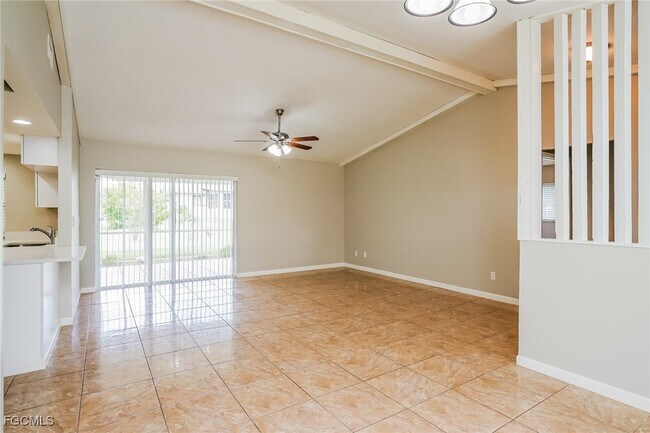 Building Photo - 2214 SW 2nd Ct