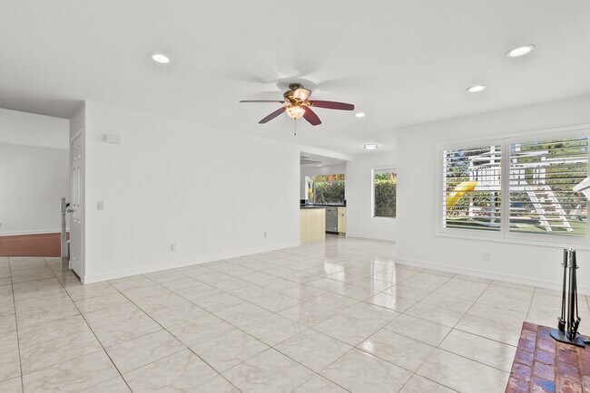 Building Photo - 7231 Spring Ct
