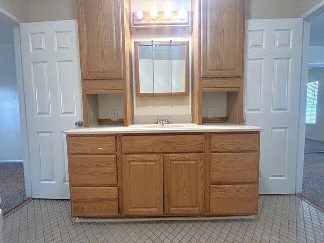 Building Photo - RIVERSIDE DR #17 CHINO 91710 (2 BED / 1.5 BATH)