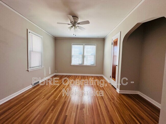 Building Photo - 830 S 54th St