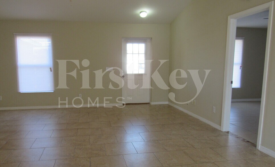 Building Photo - 1810 NW 21st Terrace