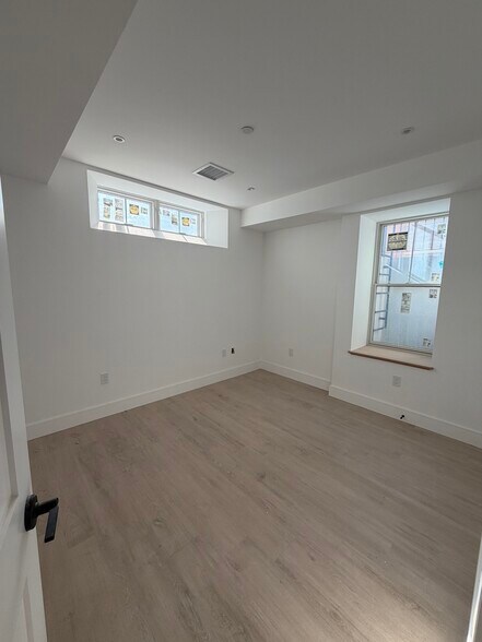 Building Photo - 5 Thurston St