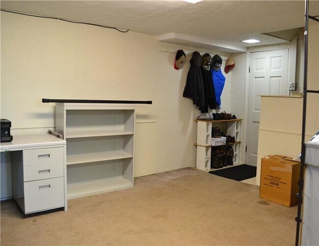 Building Photo - 5Bed | 2bath Home in West Mifflin, PA