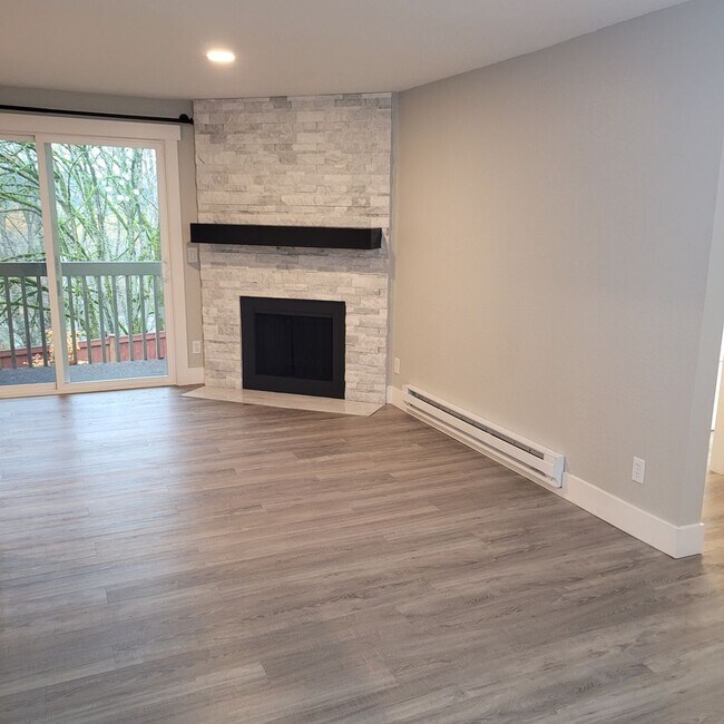 Building Photo - Beautiful 2 Bedroom Condo in Redmond