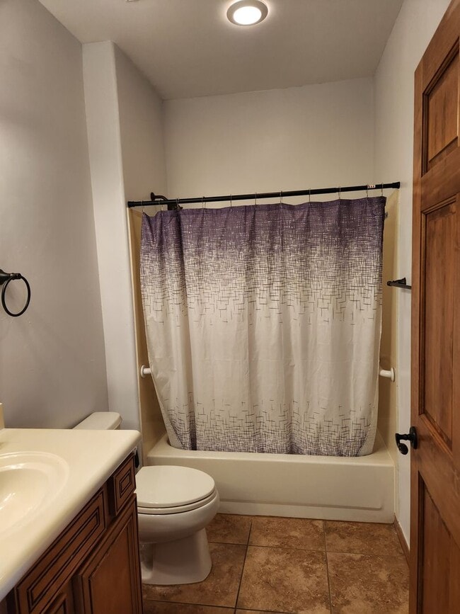 Building Photo - Furnished Bison Cove - 2 bed / 2 bath - Furnished Unit