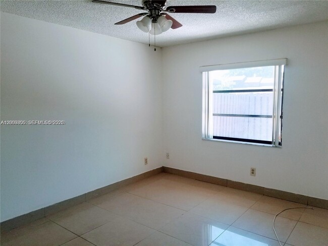 Building Photo - 6943 SW 40th St