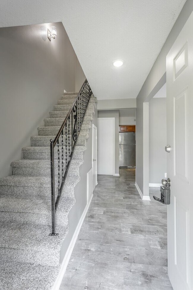 Building Photo - 510 Ely Rd