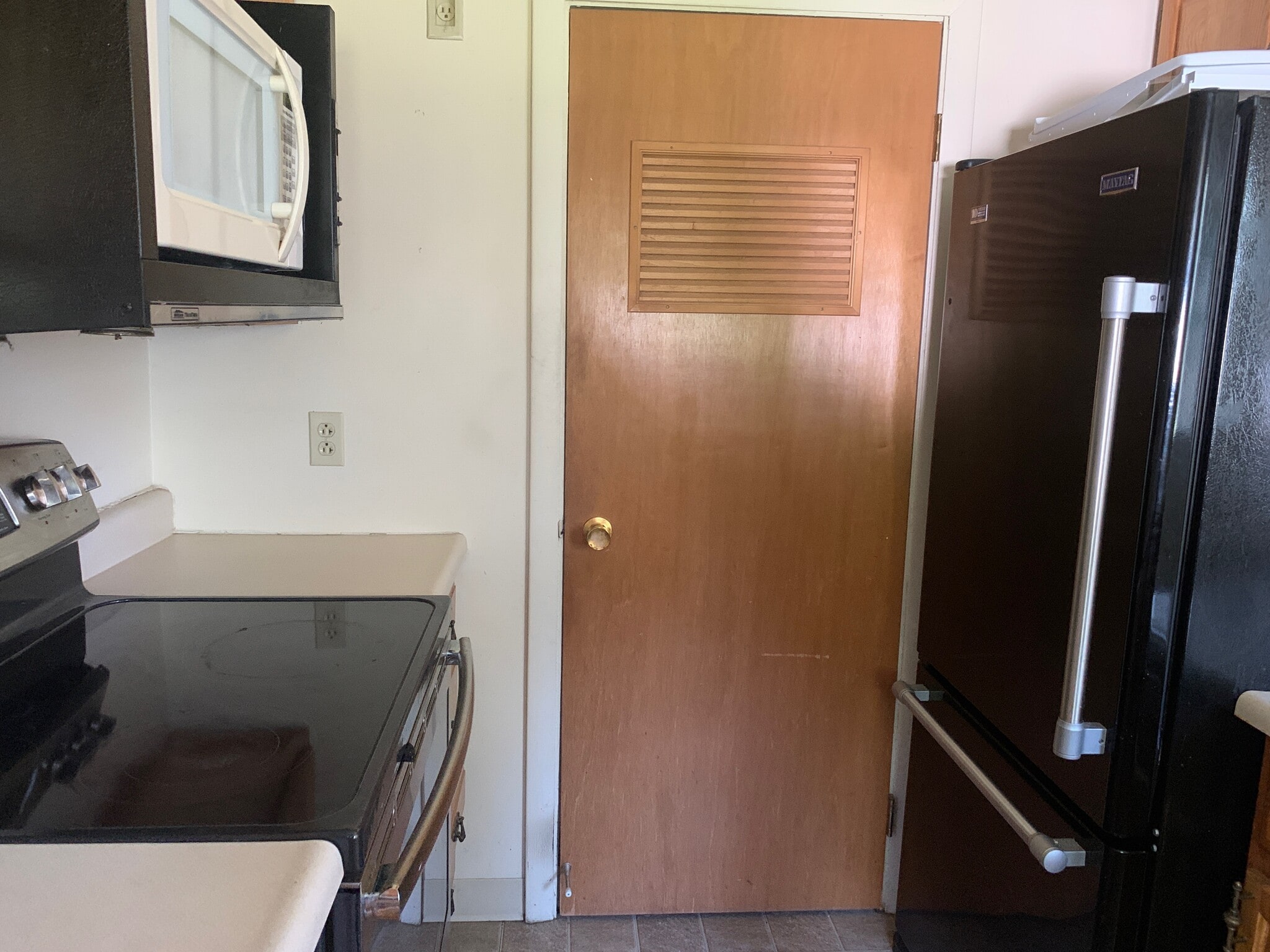 Building Photo - 185 Columbia Ave