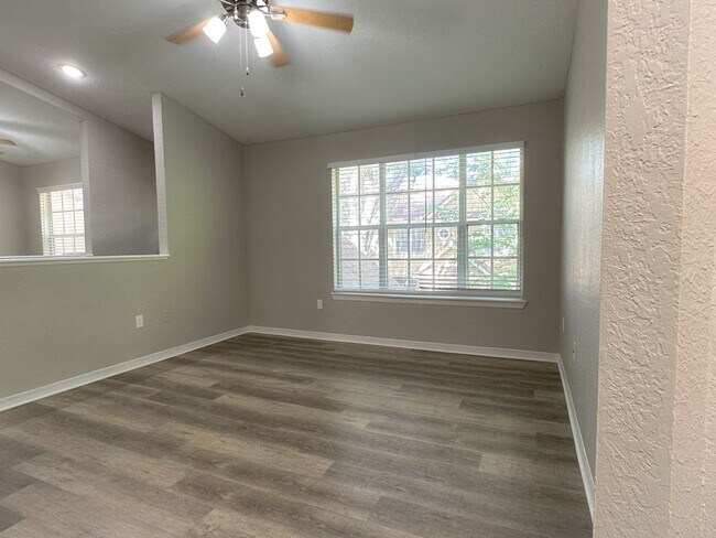 Building Photo - Crescent Place - 22-206