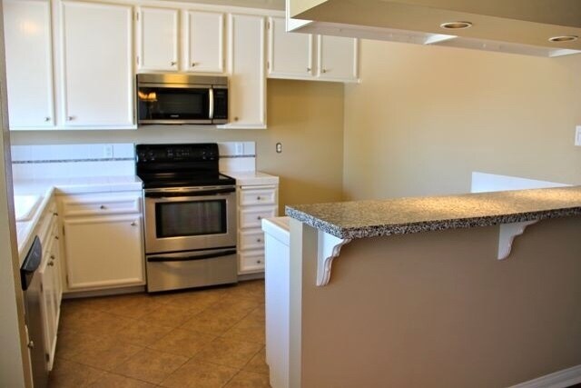 Building Photo - COMING SOON - 3 bed, 2 bath Townhouse with attached 2 car garage ready to move in!!
