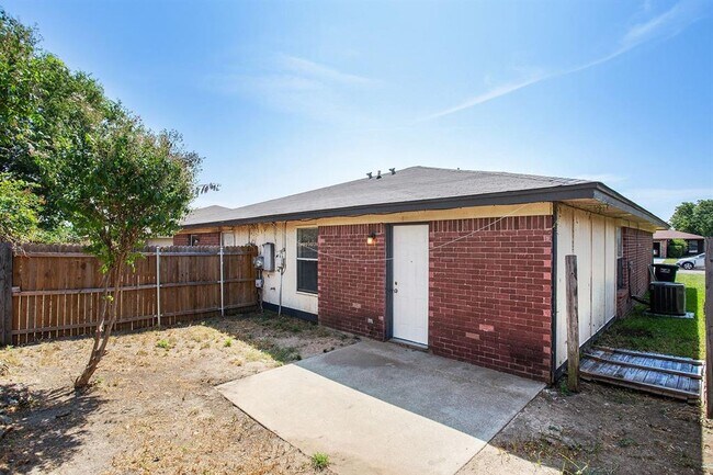 Building Photo - 3710 Hulen Park Cir