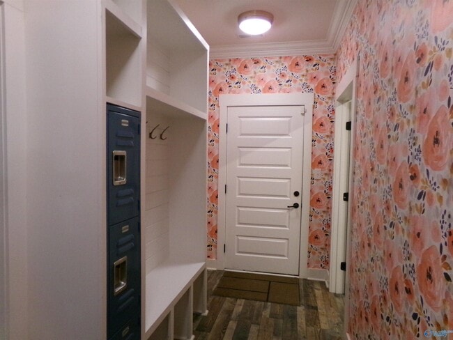 Building Photo - 505 Oshaughnessy Ave NE