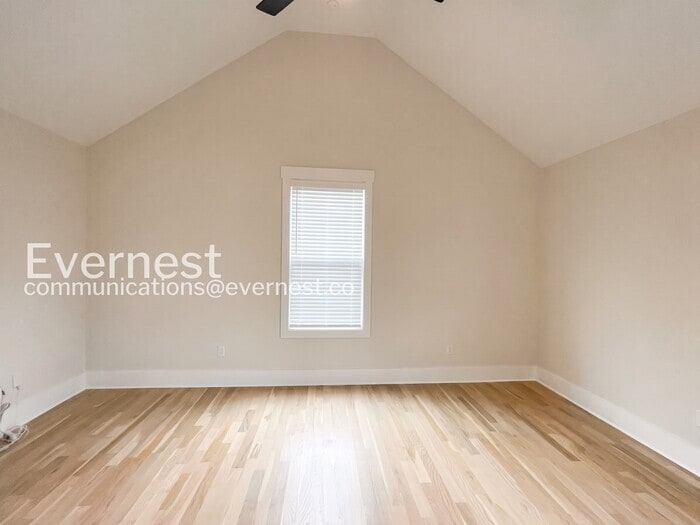 Building Photo - 3013 Batavia St