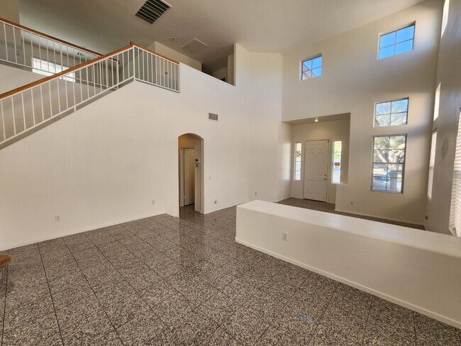Building Photo - Stunning Five Bedroom home in Shadow Hills.