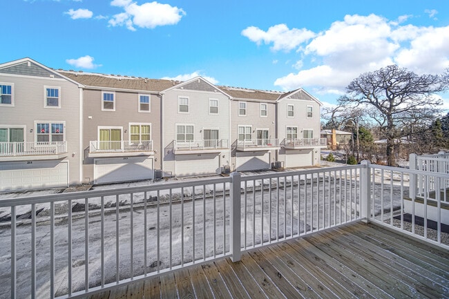 Building Photo - 203 Settlers Pl