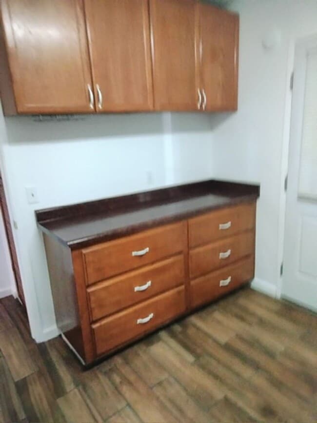 Building Photo - Charming 1 Bedroom/1 Bath Apartment