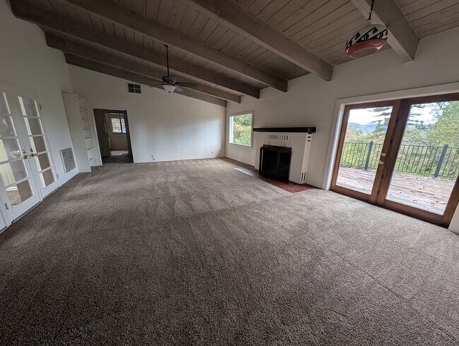 Building Photo - Single story country home with breathtaking views!