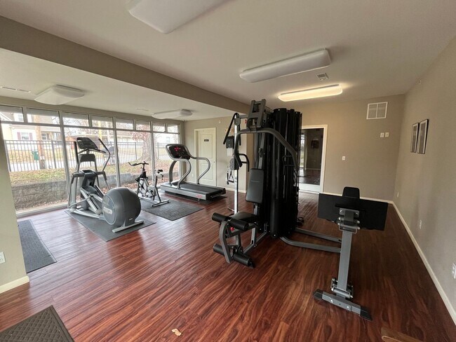 Building Photo - MODERN OPEN 2 BEDROOM, 2 BATH