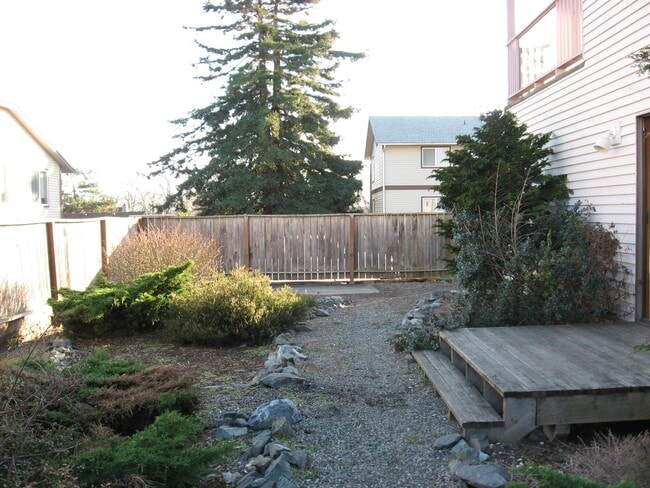 Building Photo - 824 SE Jensen St