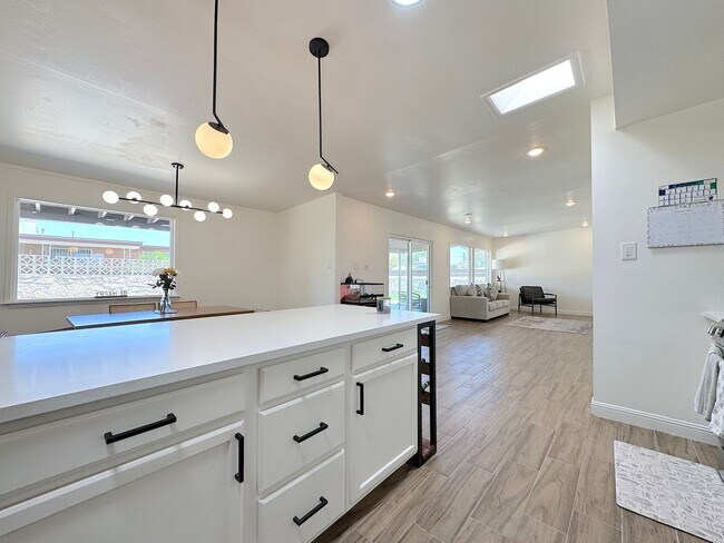 Building Photo - Northeast El Paso 4 Bed Refrig A/C!