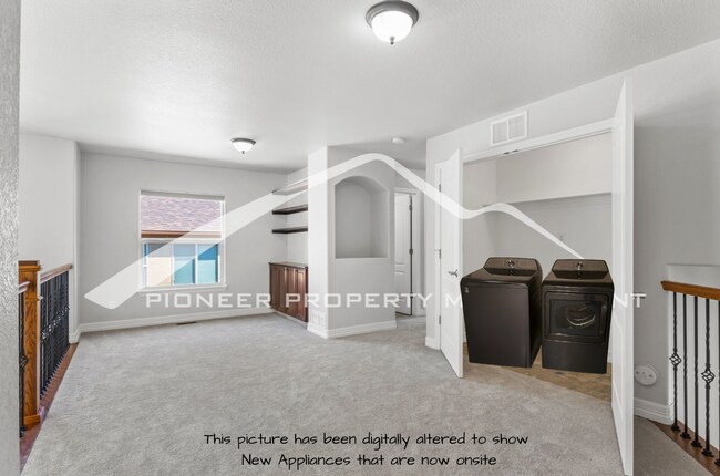 Building Photo - Low-Maintenance Living in Desirable West Side Neighborhood 5 bd, 2 car garage and AC