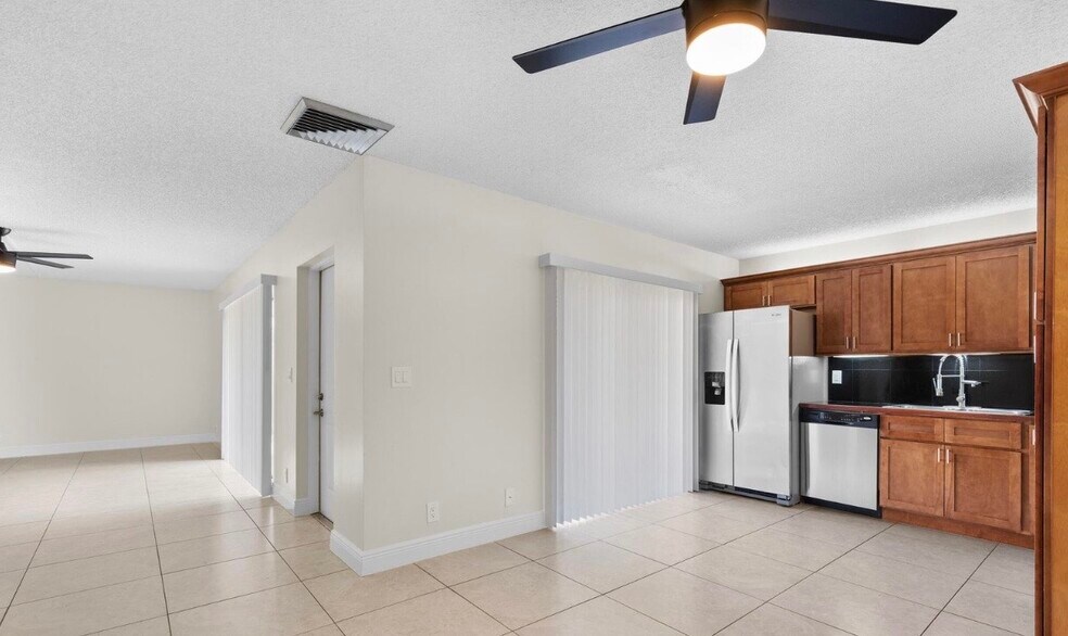 Building Photo - 1420 Augusta Cir