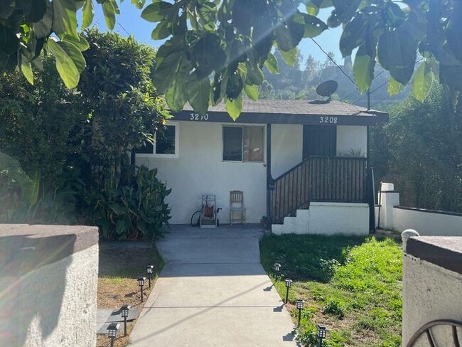 Building Photo - Coming Soon Welcome to your new home—classic LA charm meets modern comfort