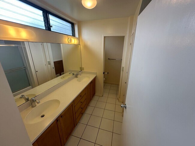 Building Photo - Charming Wilhelmina Rise Home with Stunning Diamond Head & Ocean Views