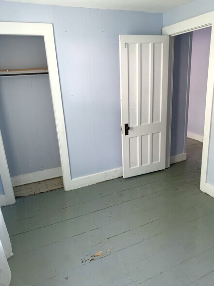 Bed 3 - 136 Main St