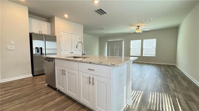 Building Photo - 151 Cedar Ln