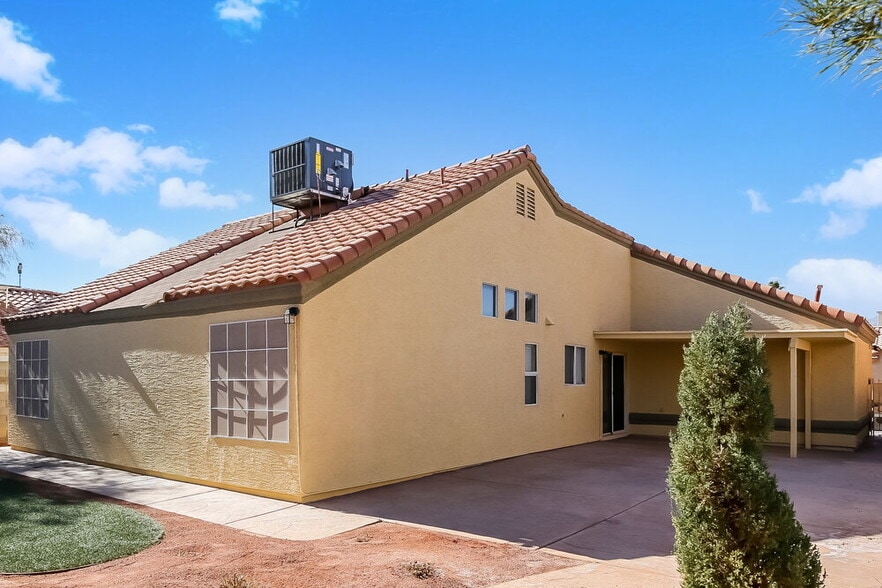 Building Photo - 3424 Edgehill Way