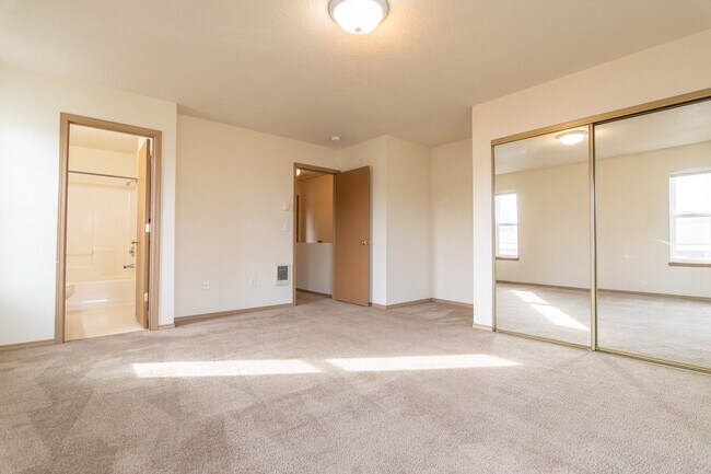 Building Photo - 2020 NE Rodney Ave