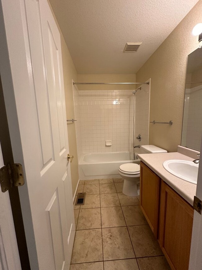 Building Photo - Beautiful 2BD/2.5BA Lafayette Home!