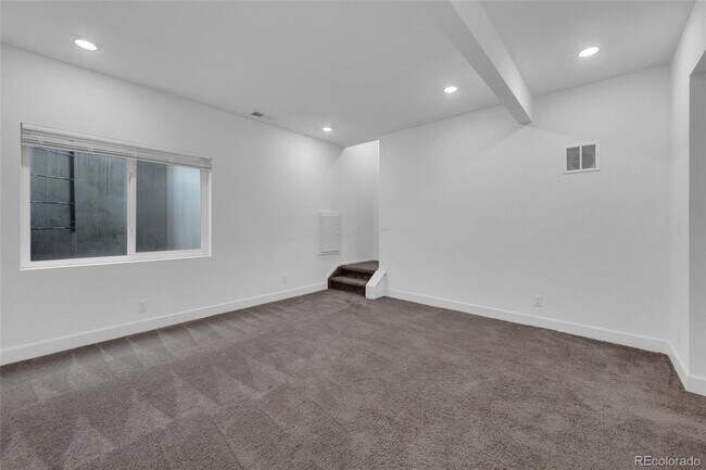 Building Photo - 1094 Anker Dr
